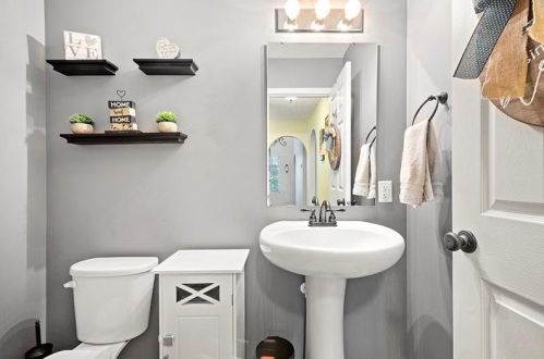 1232 Gneiss Dr, Mc Donald PA  15057-3561 exterior