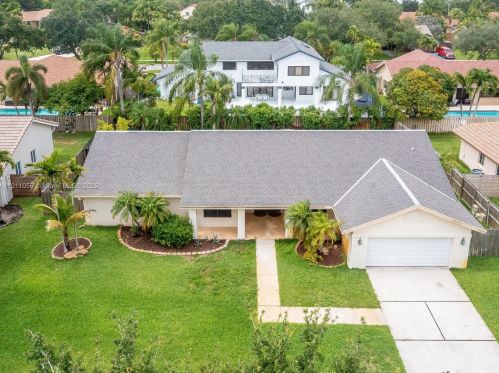 20361 2nd St, Hollywood, FL 33029-3405