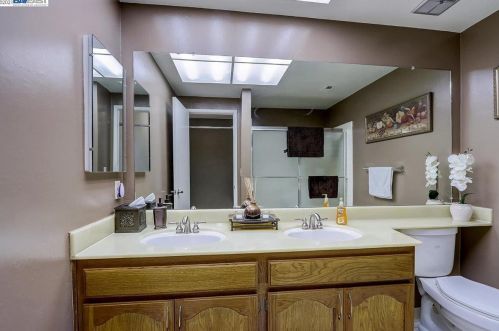 1150 Denton Ave, Hayward CA 94545-1942 exterior