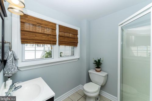 2217 Carpenter St, Philadelphia PA 19146-2517 exterior