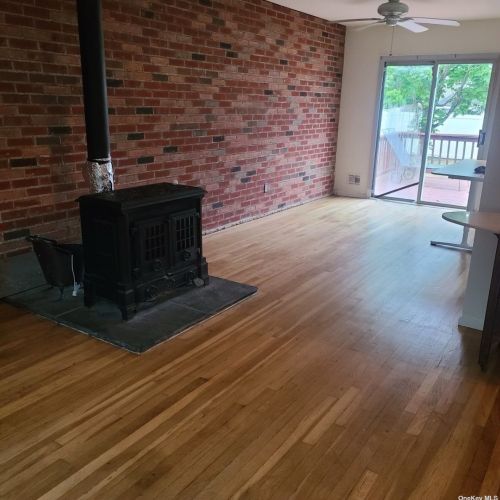 819 Lindenmere Dr, Babylon, NY 11703-2502