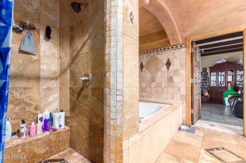 3319 61 St, Phoenix AZ 85033-4112 exterior