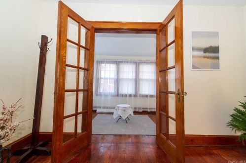 80 Watkins Ave, Middletown NY 10940-4529 exterior