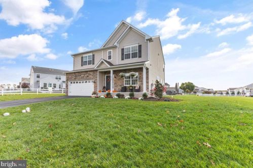 275 Westbury Dr, Gilbertsville, PA 19525-9459