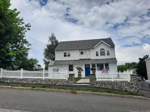 72 Mathews St, Stamford CT  06902-4435 exterior