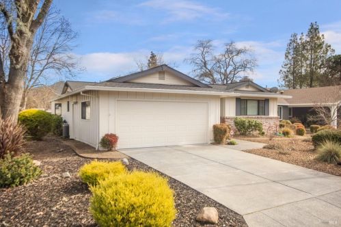 359 Twin Lakes Dr, Santa Rosa, CA 95409-6444