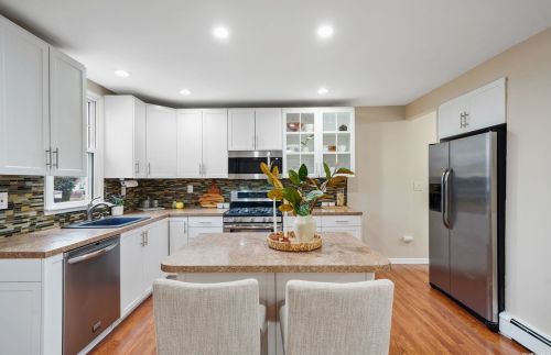 428 Oak Neck Rd, West Islip NY  11795-3614 exterior