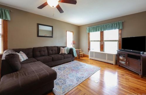 48 Lee Ave, Wallingford CT  06492-3610 exterior