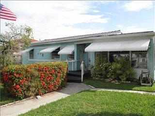 10130 35th St, Miami, FL 33165-3831