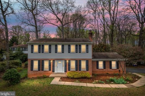 12208 Folkstone Dr, Herndon, VA 20171-1820