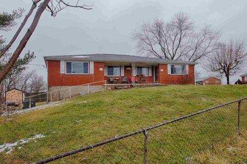 9040 Oak Ln, Grants Lick, KY 41001-8548