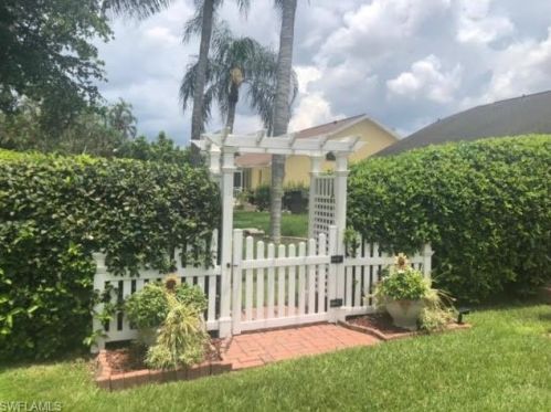 904 Belville Blvd, Naples FL  34104-7883 exterior