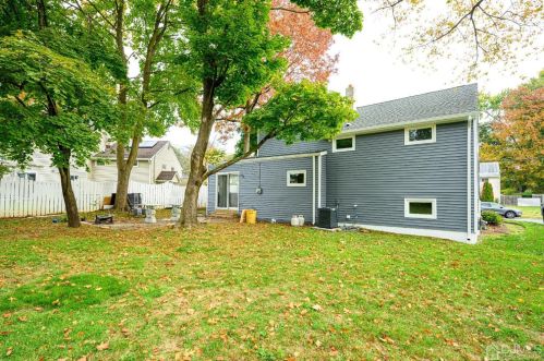 32 Meadow Rd, East Brunswick NJ  08816-4333 exterior