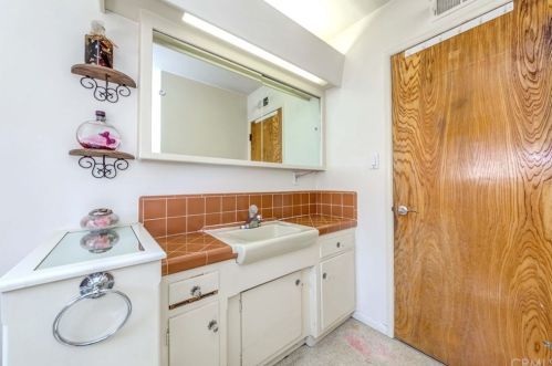 1740 Hickory Ave, Torrance CA 90503-7219 exterior