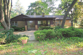 16025 Elderlawn Pkwy, Brookfield, WI 53005-1014