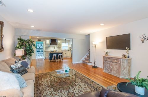 36 Morley Ln, Bloomfield NJ  07003-4309 exterior