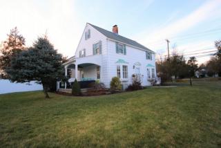 985 Riverton Ter, Stratford, CT 06614-3338