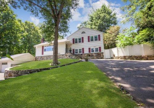 131 Compo Rd, Westport, CT 06880-2518