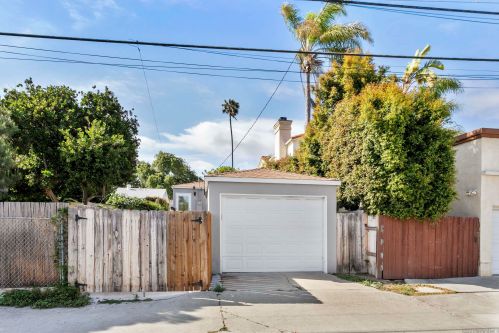 1455 Chalcedony St, San Diego CA 92109-2126 exterior