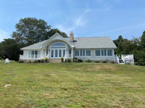 250 Ocean Rd, South Kingstown RI  02882-1346 exterior