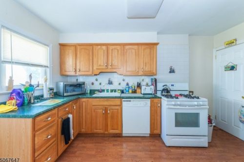 16 Irving Ter, Bloomfield NJ  07003-3811 exterior