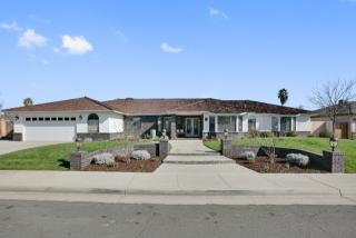 348 Windsor Dr, Hanford, CA 93230-7142