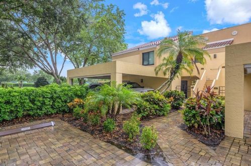 661 Windsurf Ln, Naples, FL 34108-8725
