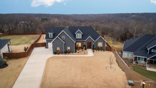 1607 Angel Falls Rd, Bentonville, AR 72712-3464