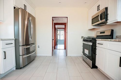 46 Sander St, United States Coast Guard Ac CT  06320-3320 exterior