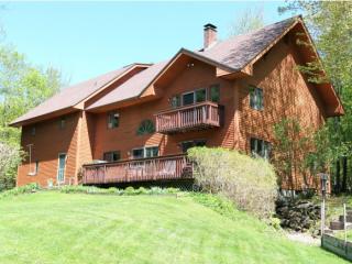 382 Gilcrist Rd, Stowe, VT 05672-4988