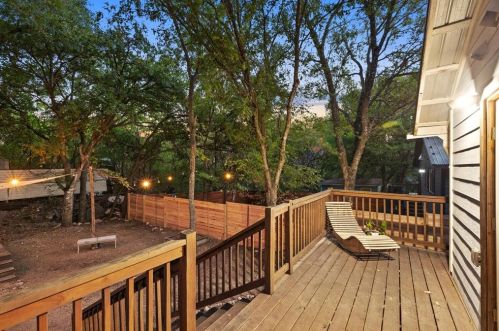 1121 Delano St, Austin TX 78721 exterior