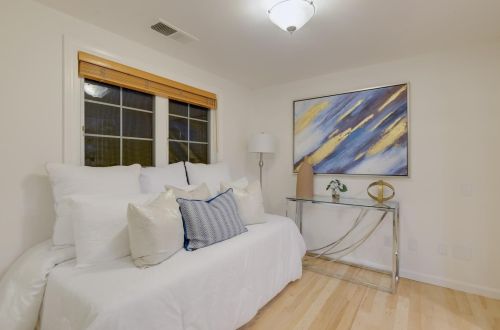 2110 Hanover St, Palo Alto CA  94306-1244 exterior