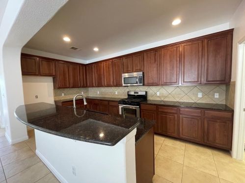 2414 Intrepid Dr, Creedmoor, TX 78610-5102
