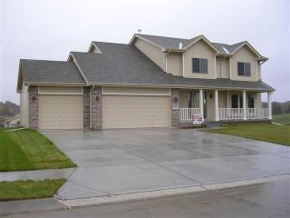 2008 Apollo Ln, Omaha, NE 68133-3412