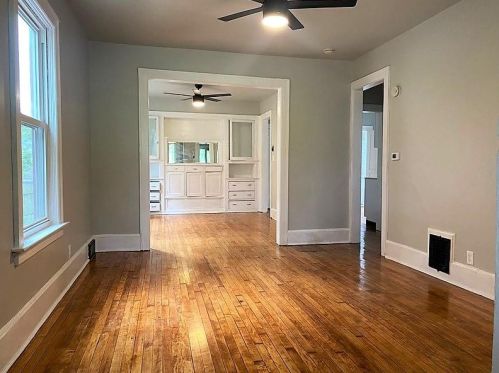 2339 Richards St, Milwaukee, WI 53212-3321