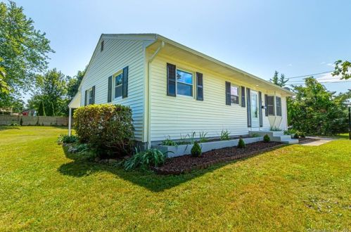 23 Mcintosh Ave, Uncasville CT  06382-2227 exterior