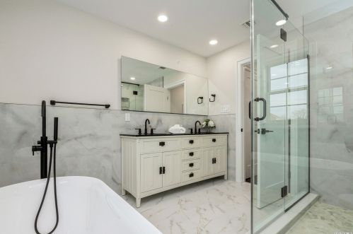 57 Bobwhite Ln, Hicksville NY  11801-4520 exterior