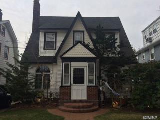 18 Abrams Pl, Lynbrook, NY 11563-4236