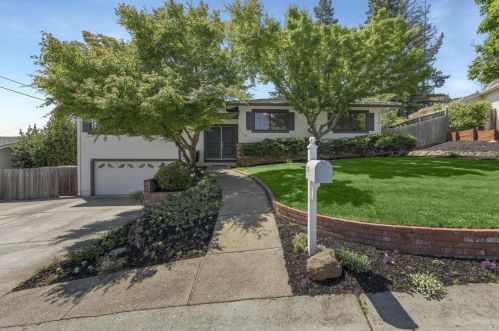 875 Highlands Cir, Los Altos, CA 94024-7009