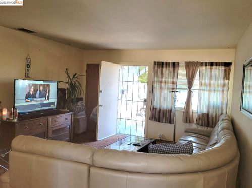 2103 Knox Ave, West Pittsburg CA  94565-4736 exterior