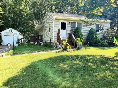 18 Haley Rd, Uncasville, CT 06382-2502