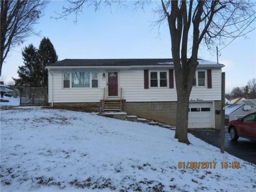 713 Colonial Dr, East Palmyra NY  14513-2014 exterior