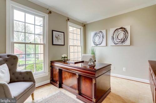 10108 Nedra Dr, Great Falls VA  22066-2835 exterior