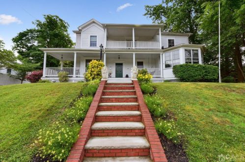 469 East Ave, Sewaren, NJ 07077-1431