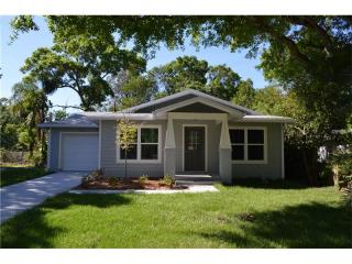 907 14th Ave, Largo, FL 33770-1027