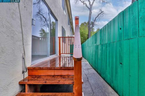 366 45 St, Oakland CA 94609-2259 exterior