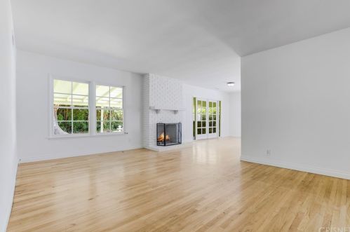 7655 Chisholm Ave, Van Nuys, CA 91406-2002