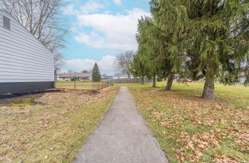 180 Woburn Farm Cir, Englewood OH  45322-3425 exterior