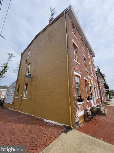 1201 Powell St, Norristown, PA 19401-3303