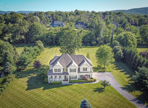 26 Annabelle Ln, Warwick, NY 10990-2275